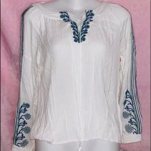blue and white long sleeve shirt